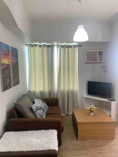 Lovely Spacious Condo With Balcony - Manila - 5