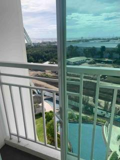 Lovely Spacious Condo With Balcony - Manila - 4