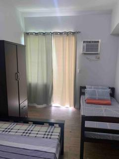 Lovely Spacious Condo With Balcony - Manila - 2