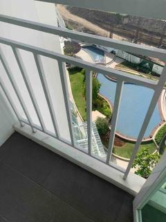 Lovely Spacious Condo With Balcony - Manila - 1