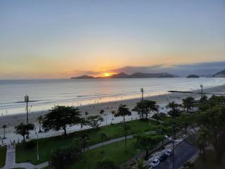 Apartamento amplo e charmoso, frente ao mar. - 2