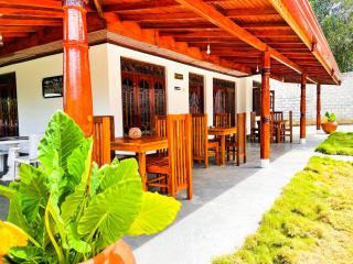 Tharurashmi Sea Pond villa & Surf Hostel - Hiriketiya - 2