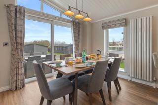 Sandpiper - Luxury Lodge, Close to Beach, Pet Friendly - Penally - 3