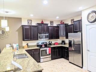 Villa 9BR Luxury near DISNEY with Pool, Spa, Free Parking, WiFi, Waterpark - Davenport - 2