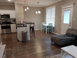 Home sweet home- great access to hospitals and everything - 5