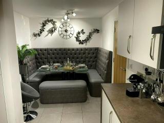 Igloo Magnolia Luxe Townhouse Stay I Free Parking - 2