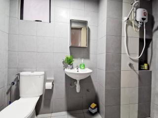 3 Astetica Residences The Mines 4BR WiFi Netflix Lake View - Seri Kembangan - 2