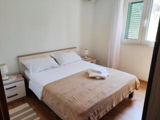 Apartment Marica - Stomorska - 1