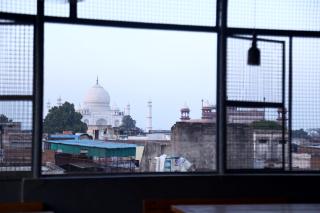 Lucky Restaurant & Guest House - Agra - 1