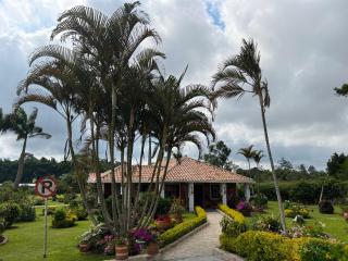 Hermosa Cabana con bonito Jardin y piscina en la Mesa de los Santos - Los Curos - 0