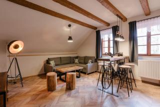 Chaloupka u řeky - 1