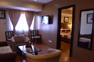 The Pinnacle Hotel and Suites - 7