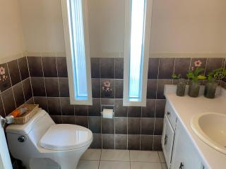 Comfort Rooms near Toronto Airport - Mississauga - 3