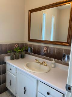 Comfort Rooms near Toronto Airport - Mississauga - 2