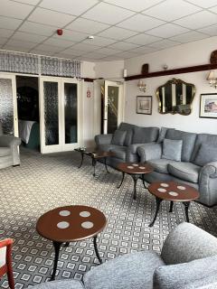 California Guest House - 7