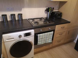 BrumStay UK - 5 Bed TownHouse with Garden and Parking for upto 3 small cars - Birmingham - 5