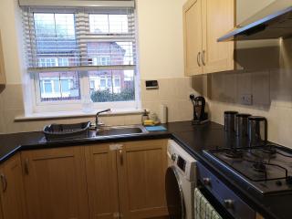 BrumStay UK - 5 Bed TownHouse with Garden and Parking for upto 3 small cars - Birmingham - 4