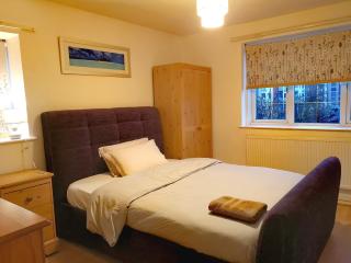 BrumStay UK - 5 Bed TownHouse with Garden and Parking for upto 3 small cars - Birmingham - 0