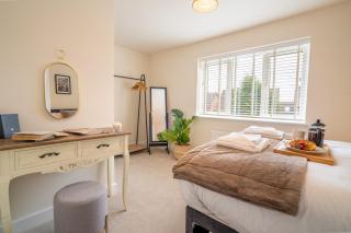 Saltbox Stays - Modern 3 Bed with off-street parking for 2 cars, fast Wifi, sleeps 6 - Ashby de la Zouch - 3