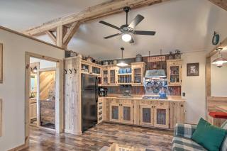 Kerrville Converted Barn Tiny Home with Kayaks! - Kerrville - 5
