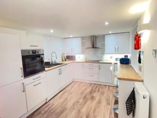 Westons Hideaway, 2 Bed, Free Parking, 6 mins walk to beach, - Weston-super-Mare - 0