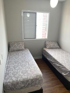 Apartamento decorado 50 metros da praia - 1