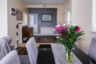 Tallets Apartment with Balcony & Parking - 2