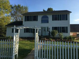 Large Country Home - Bloomington - 8
