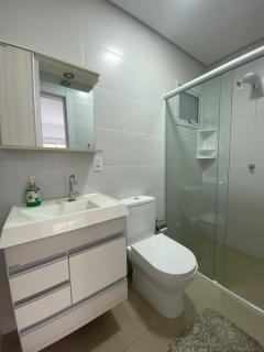 Apto na praia de Palmas, climatizado, com piscina, próximo ao mar e com jardim privativo - 1