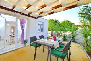 Apartments Dalmatia in Preko with pool - Preko - 7