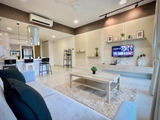 Royale Cottage Midvalley Netflix Pools 4 pax - Johor Bahru - 0