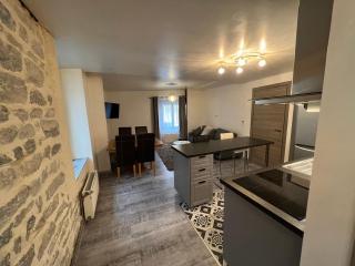 Logement entier : Superbe appartement centre ville - Champagnole - 3