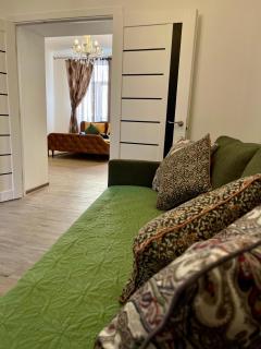 В САМОМУ ЦЕНТРІ МІСТА, ЗДАЮТЬСЯ В ПОДОБОВУ ОРЕНДУ, АПАРТАМЕНТИ ZONEofCOMFORT - Černivci - 4