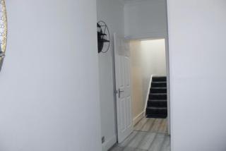 2 bed 1st floor Apartment-own entrance & parking - Portsmouth - 2