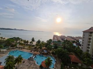 MAPLESTAR SEAVIEW 海景 SUITE - BEACHFRONT - PRIVATE UNIT Glory Beach Resort - Port Dickson - 3