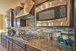 Goodyear Retreat with Pool, Fire Pit and Putting Green - Liberty - 2