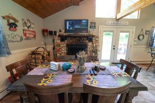 Roscoe Cabin Pet friendly - 6