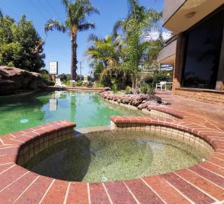 Lakeside Inn Wollongong - Wollongong - 2
