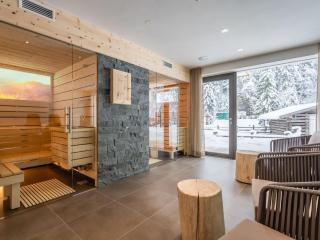 Chalet in Saalbach near Ski Lift and Sauna - 9