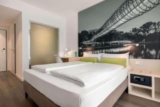Super 8 by Wyndham Oberhausen am Centro - Oberhausen - 7