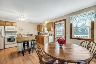 Cozy Bungalow Just Minutes from Mystic, Westerly Beaches, Boating and Casinos! bungalow - 5