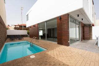 Modern 2BR House - Private Pool - Parking - San Bartolomé - 0