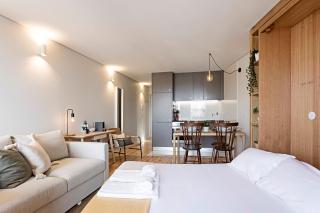 Downtown Studio w/ Gorgeous Views by LovelyStay - Porto - 3