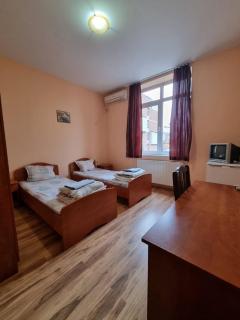 Family Hotel RUJETA Семеен Хотел РУЖЕТА - идеален център - Pavlikeni - 2