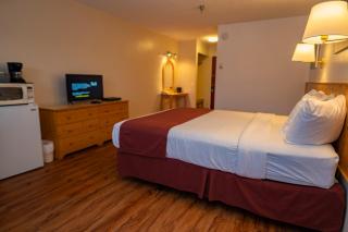 Canadas Best Value Inn- Riverview Hotel - 9