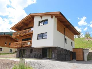 Chalet in Saalbach by Ski Lift & Slopes - 2