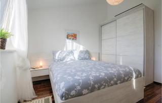 Two-Bedroom Holiday Home In Banjole - 9