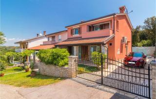 Two-Bedroom Holiday Home In Banjole - 1