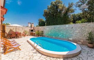 Two-Bedroom Holiday Home In Banjole - Banjole - 3