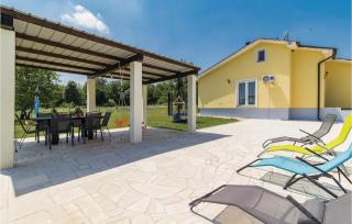 Two-Bedroom Holiday Home In Valtura - 8